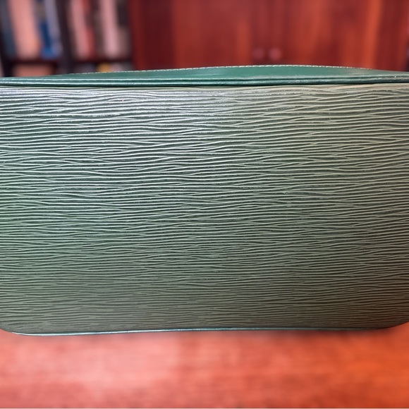 Louis Vuitton Alma PM – Vintage 1997 in Rare Borneo Green Epi Leather - Picture 11 of 14